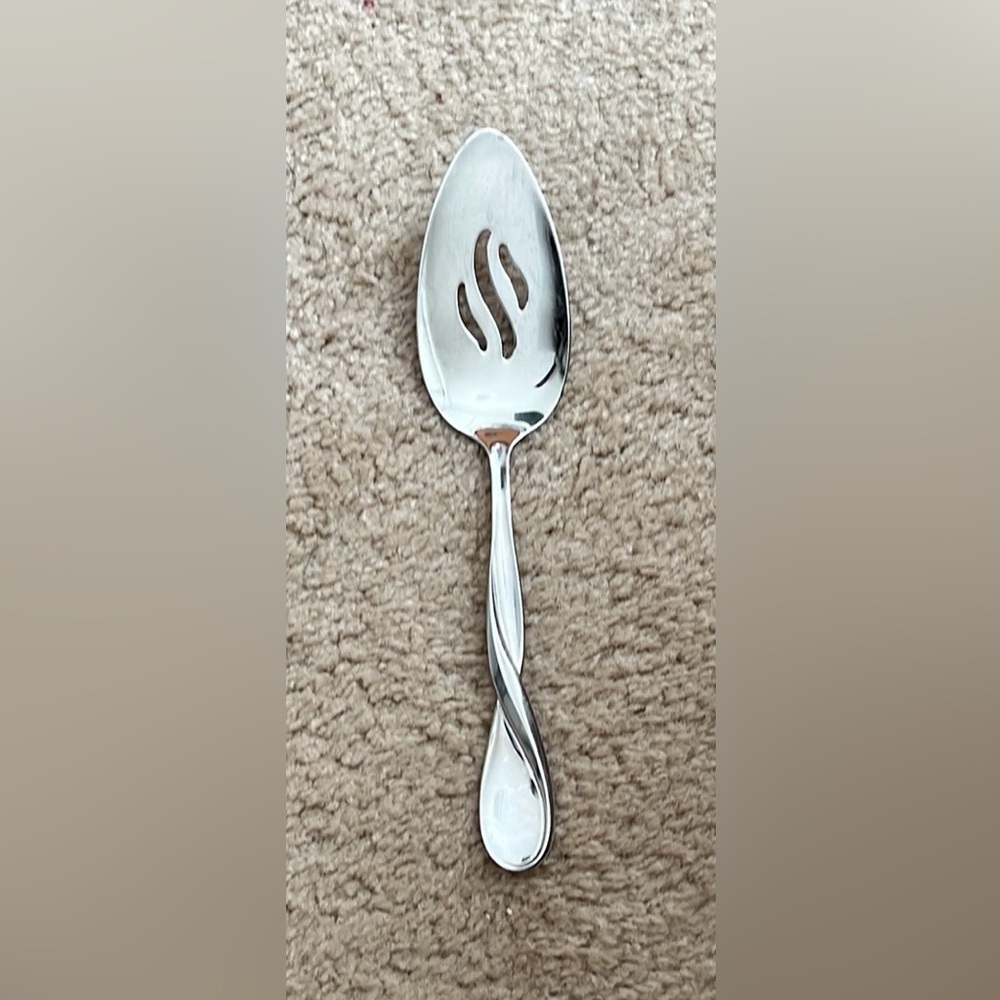 Oneida Aquarius USA Stainless steel pie server